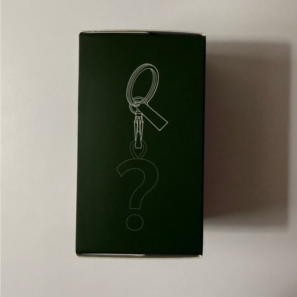 Starbucks Holiday Collection Surprise Reusable Hot Cup Lid Stopper - Picture 2 of 3